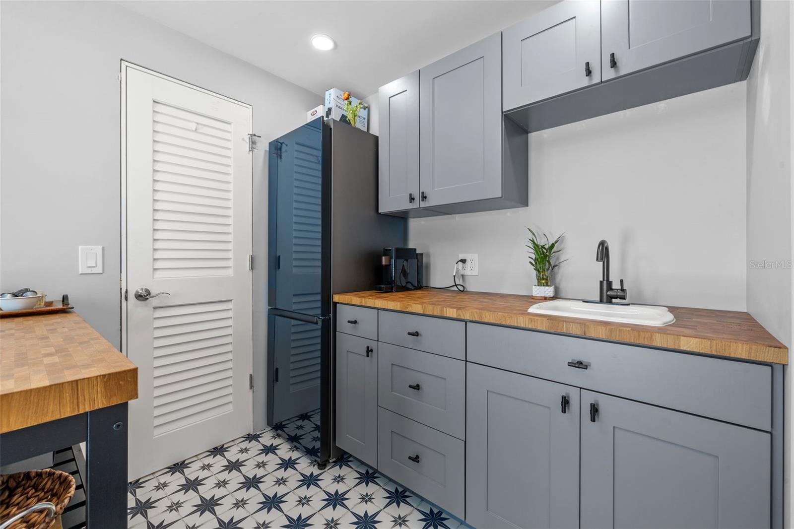 KENWOOD SUB - Residential Income