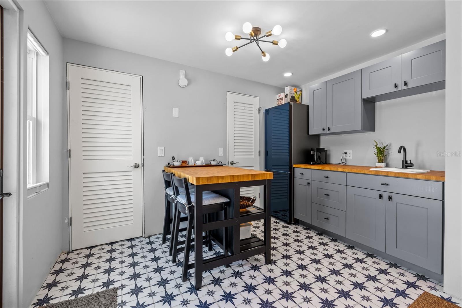KENWOOD SUB - Residential Income