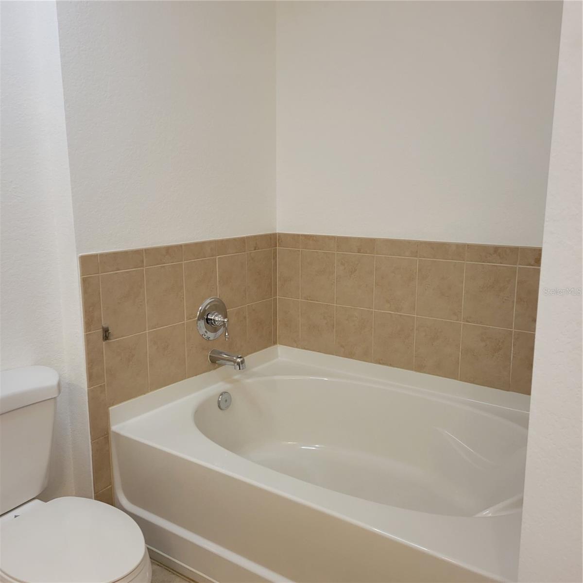 BROADWAY PROMENADE - Residential Lease