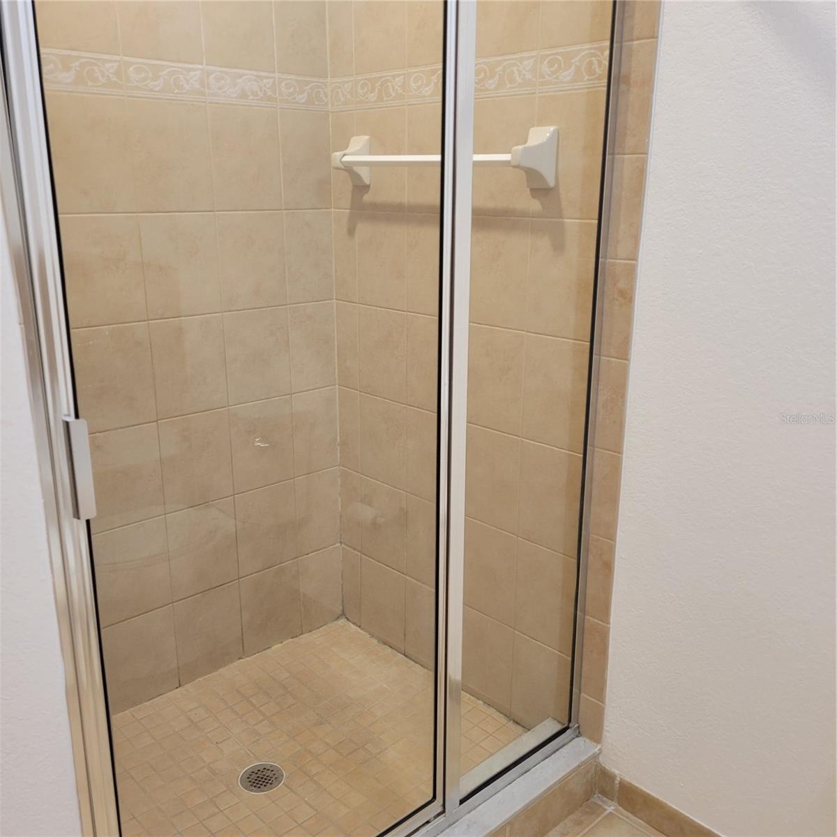 BROADWAY PROMENADE - Residential Lease