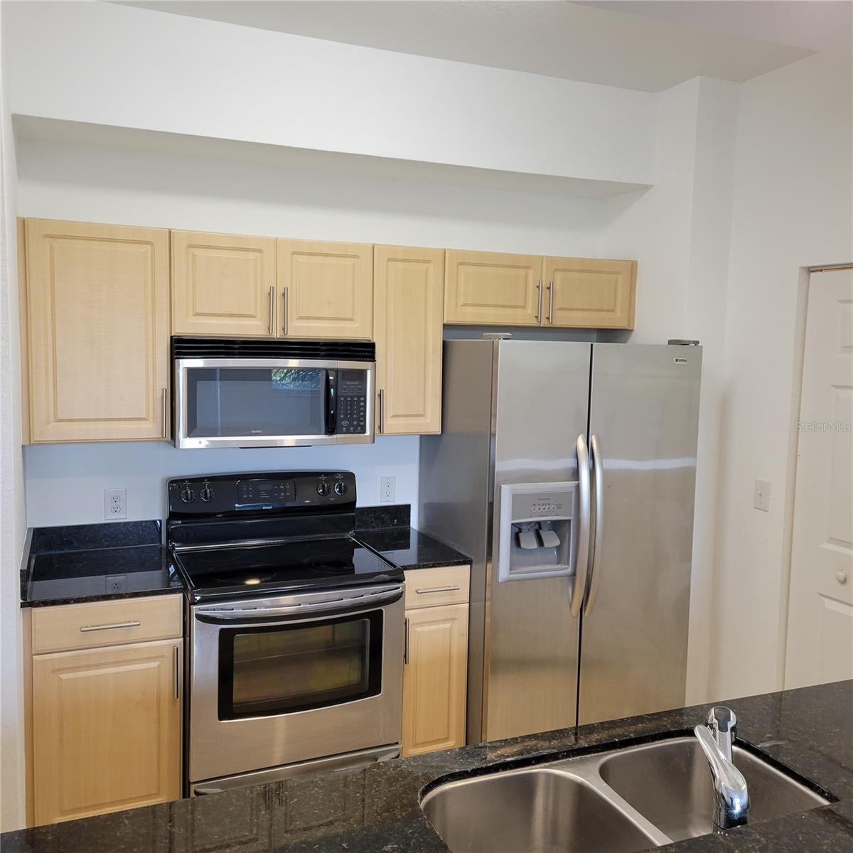 BROADWAY PROMENADE - Residential Lease