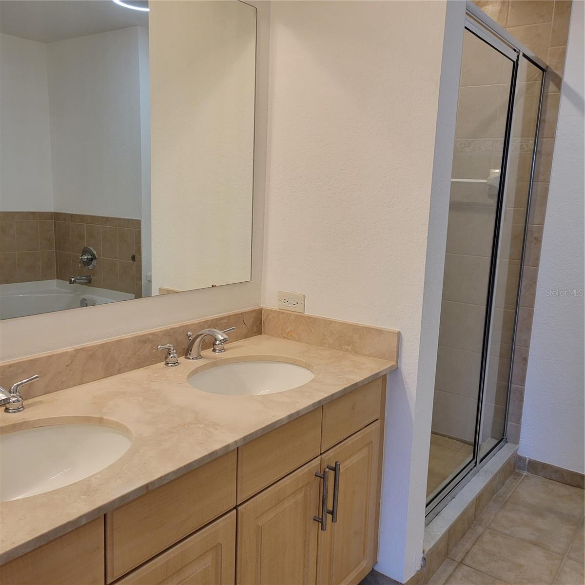 BROADWAY PROMENADE - Residential Lease