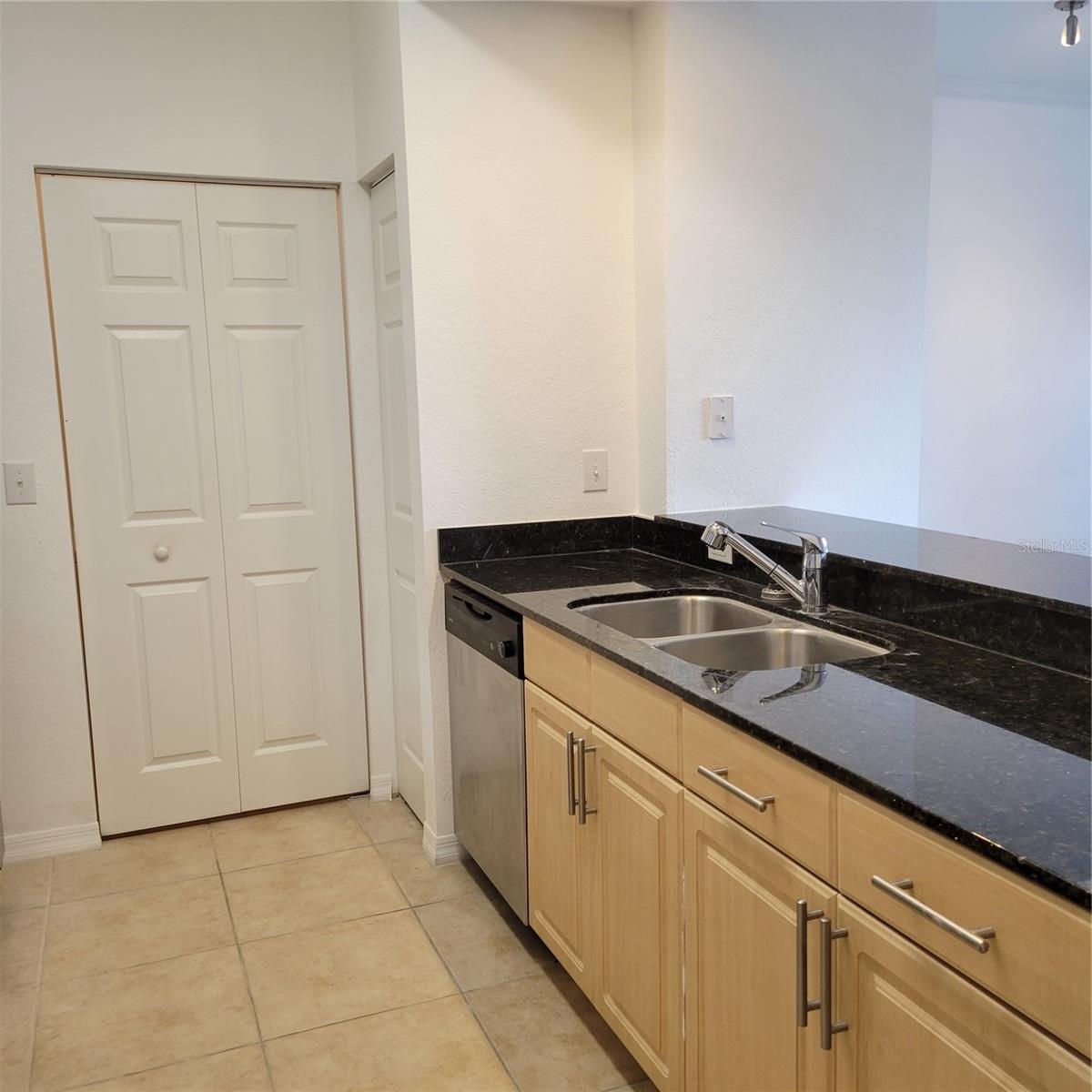 BROADWAY PROMENADE - Residential Lease