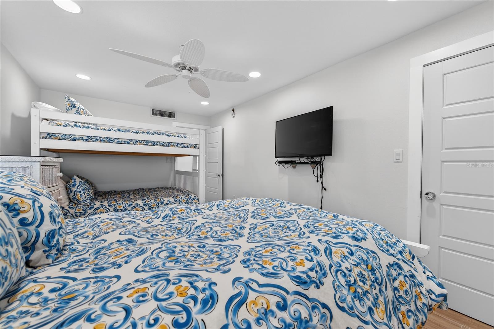 SURFSIDE CONDO - Residential