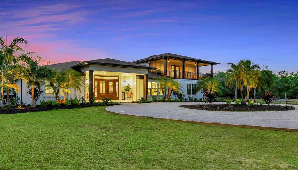 Photo of 1208 Oak Hammock Road, Sarasota, FL 34240 (MLS # A4697009)