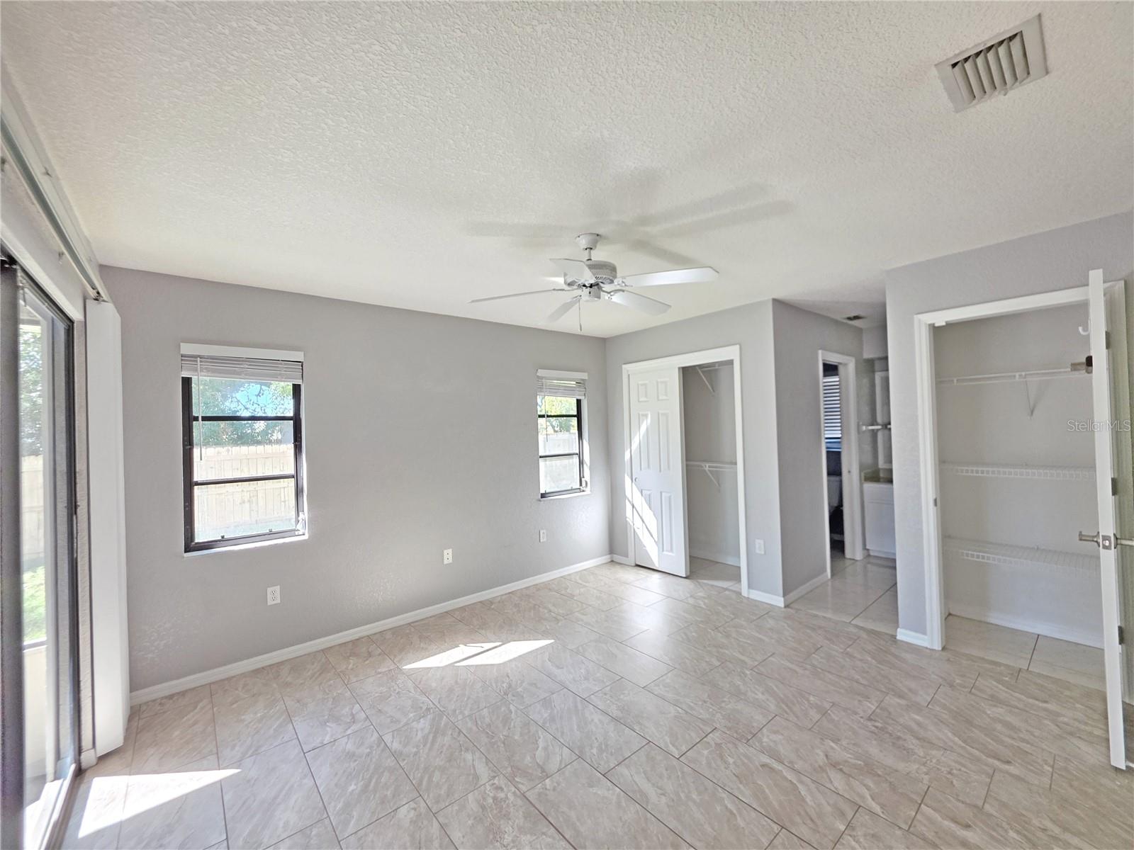 SOUTH VENICE - Residential Lease