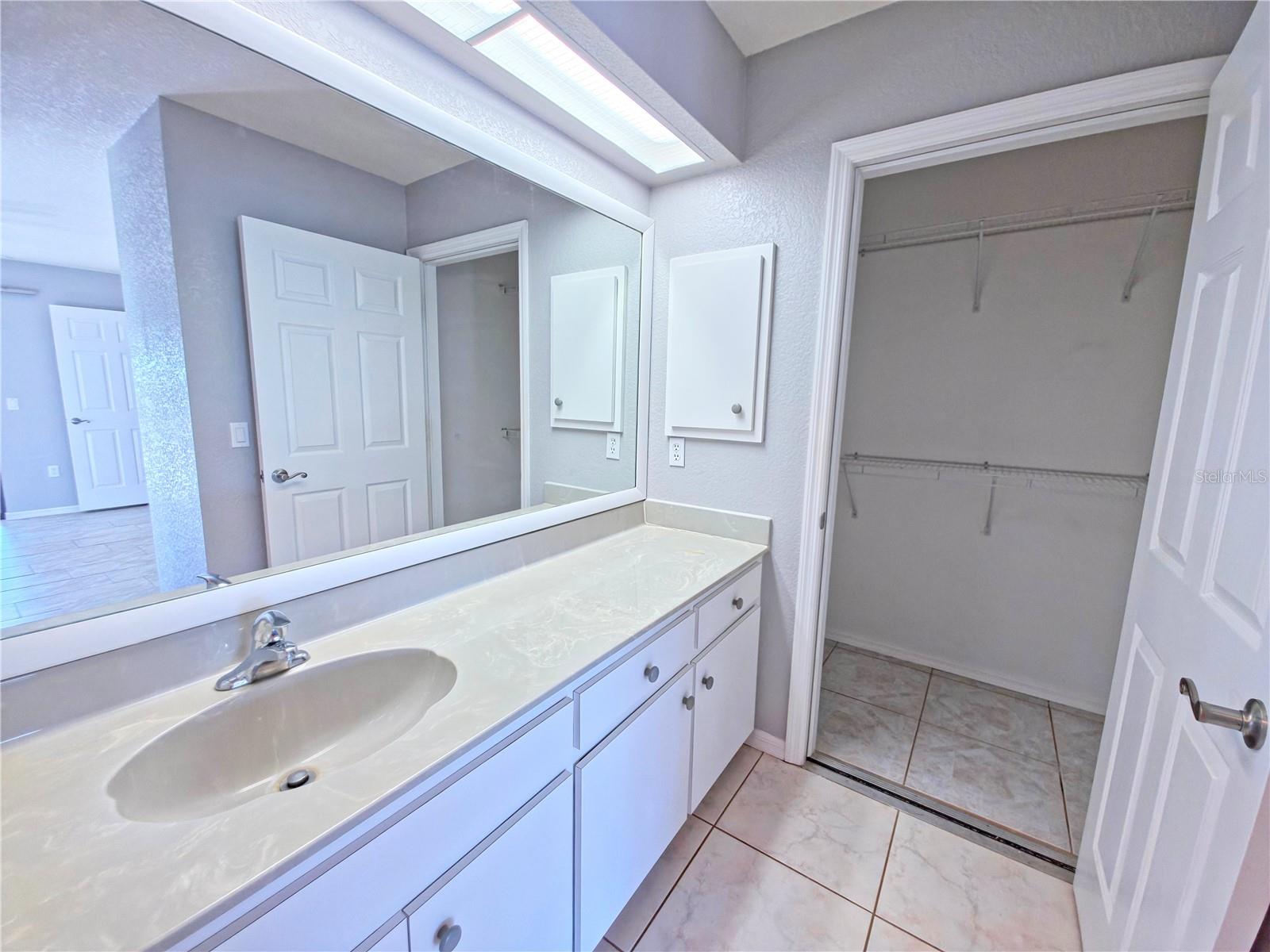 SOUTH VENICE - Residential Lease