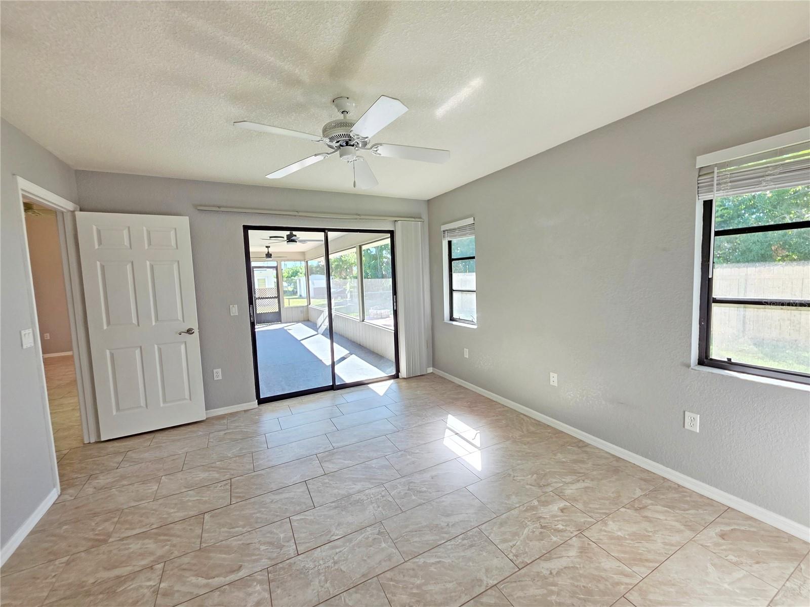 SOUTH VENICE - Residential Lease
