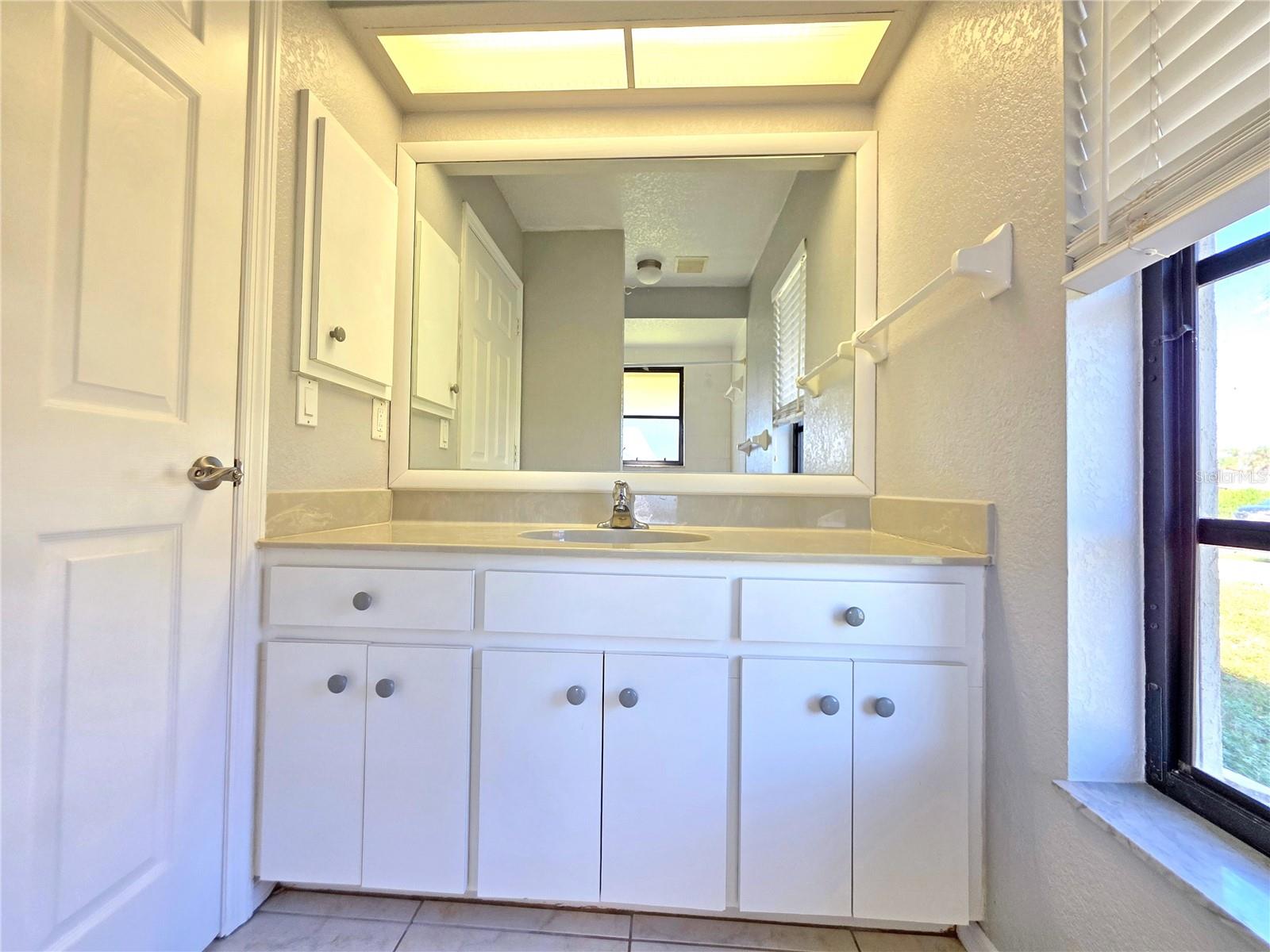 SOUTH VENICE - Residential Lease