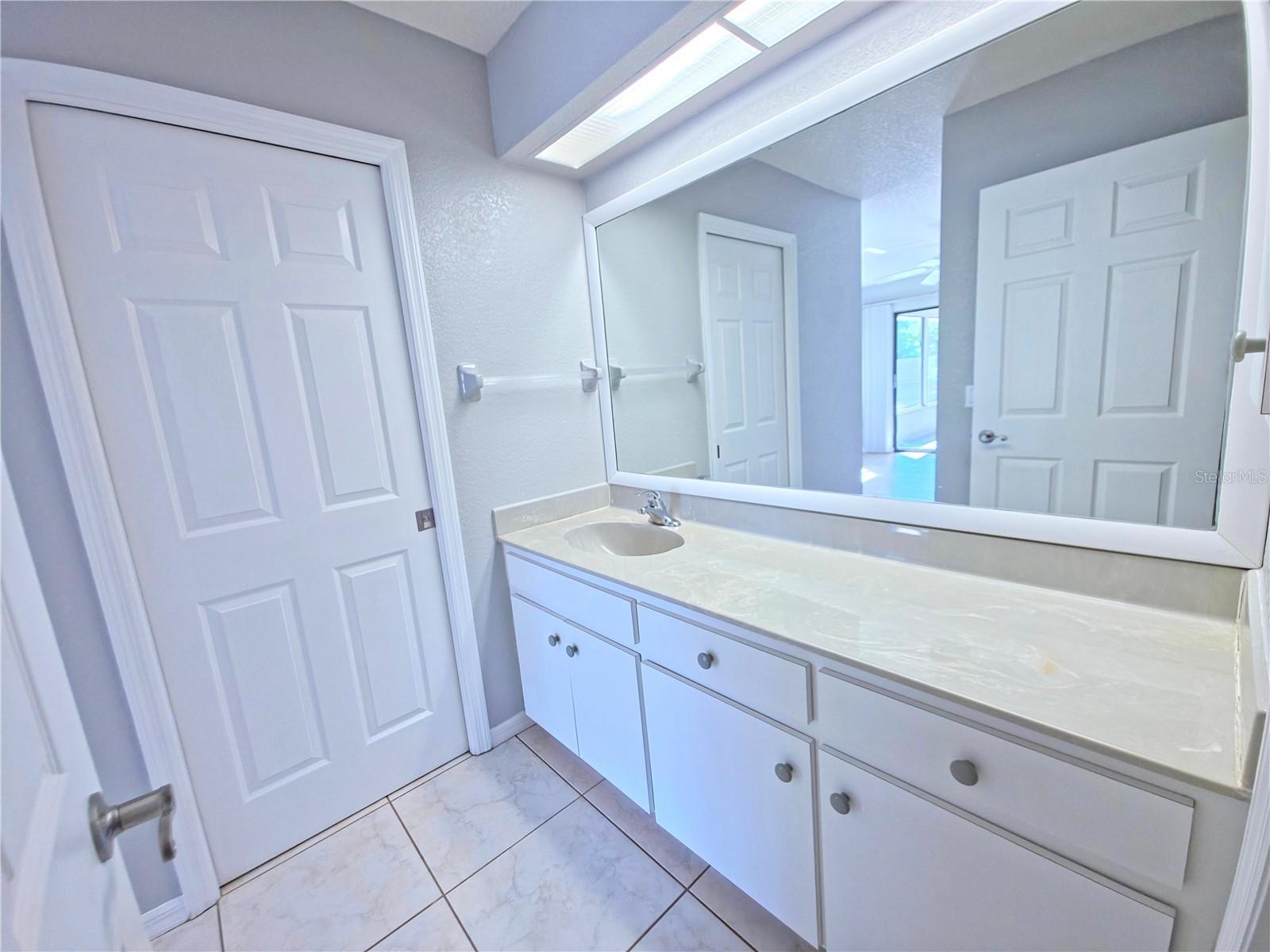SOUTH VENICE - Residential Lease