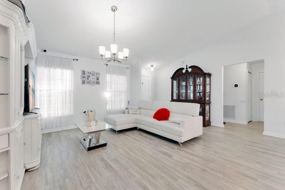 201 NW GOLDCOAST AVENUE