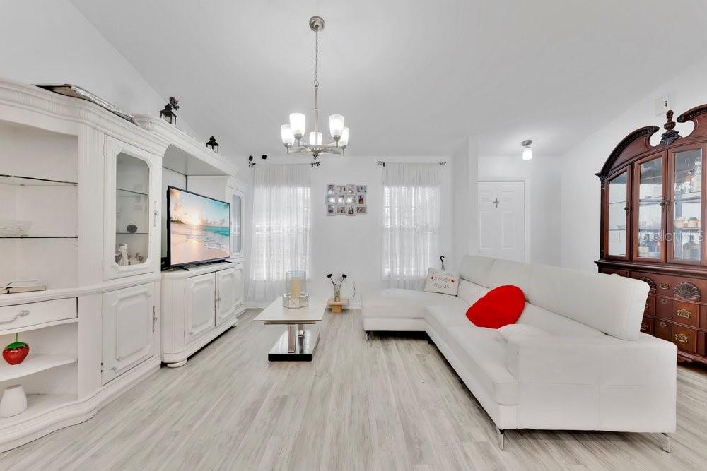 201 NW GOLDCOAST AVENUE