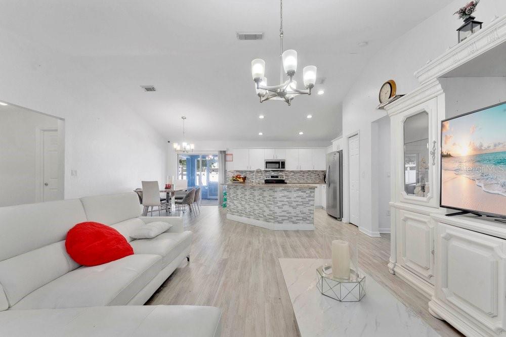 201 NW GOLDCOAST AVENUE