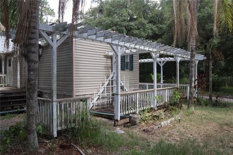 A home in LAKELAND