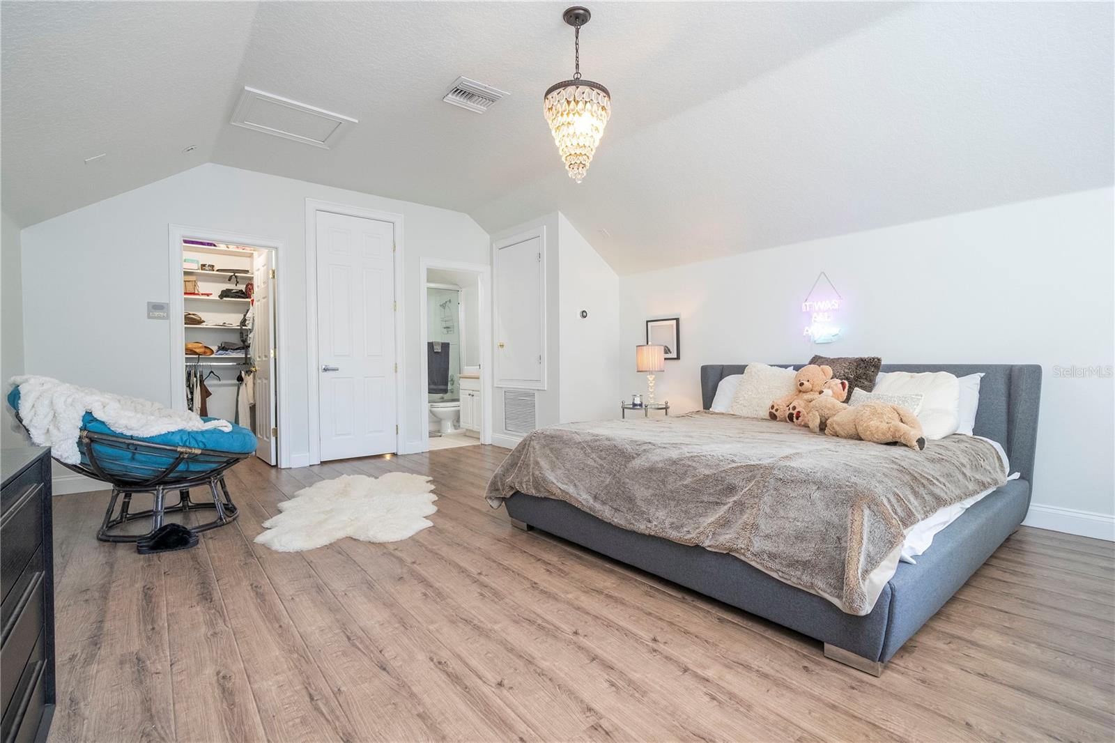 KEENES POINTE - Residential