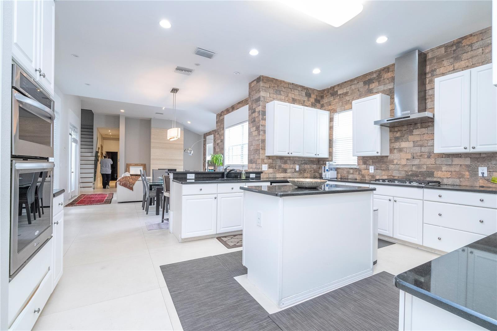 KEENES POINTE - Residential