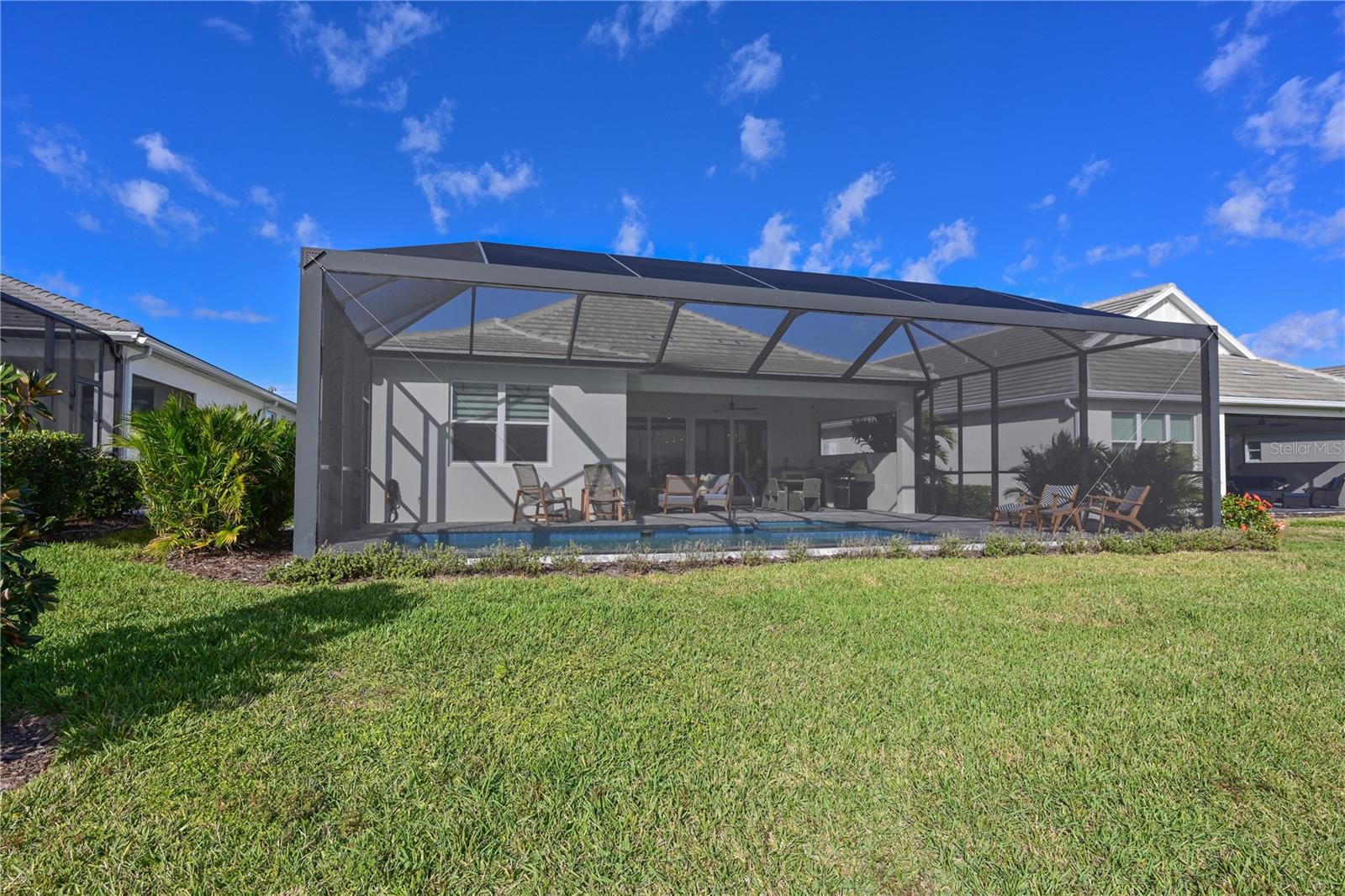 LAKEHOUSE COVE AT WATERSIDE - Residential