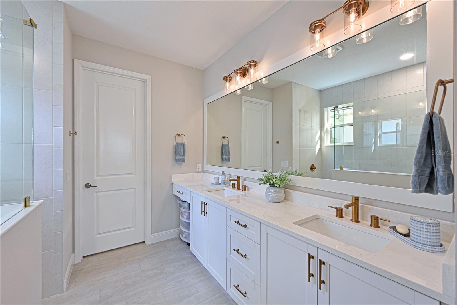 LAKEHOUSE COVE AT WATERSIDE - Residential