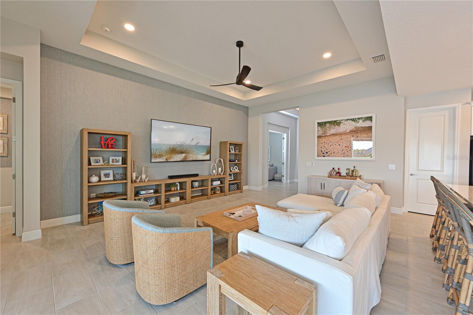 LAKEHOUSE COVE AT WATERSIDE - Residential