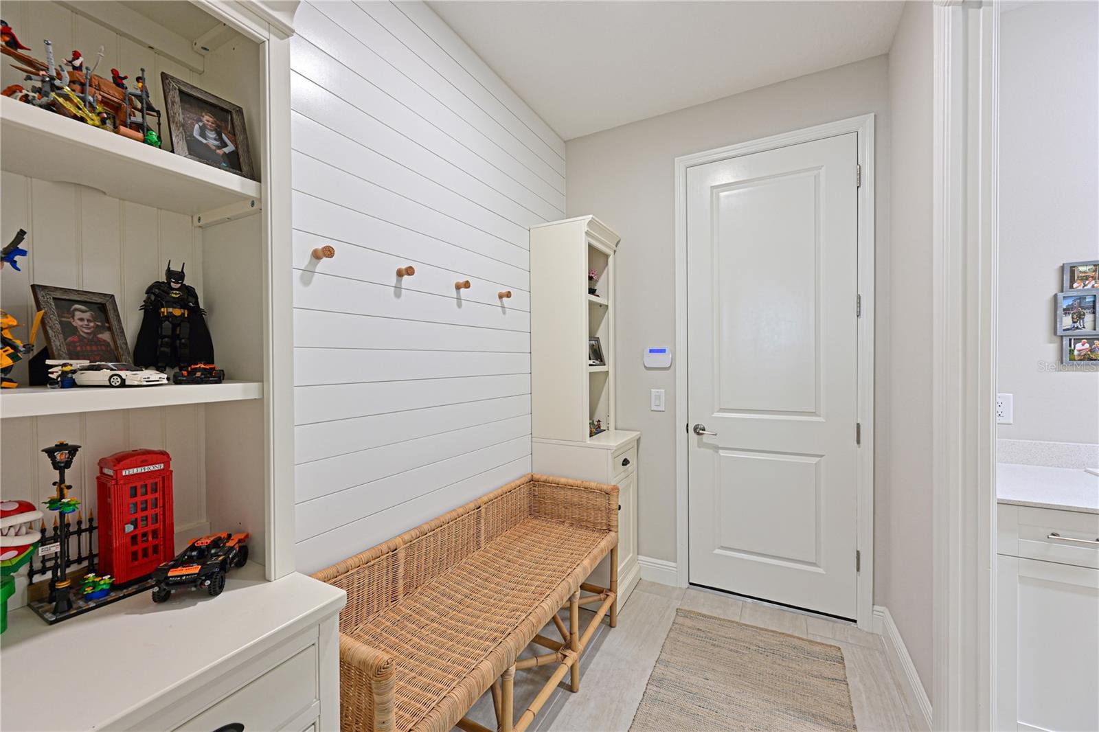 LAKEHOUSE COVE AT WATERSIDE - Residential