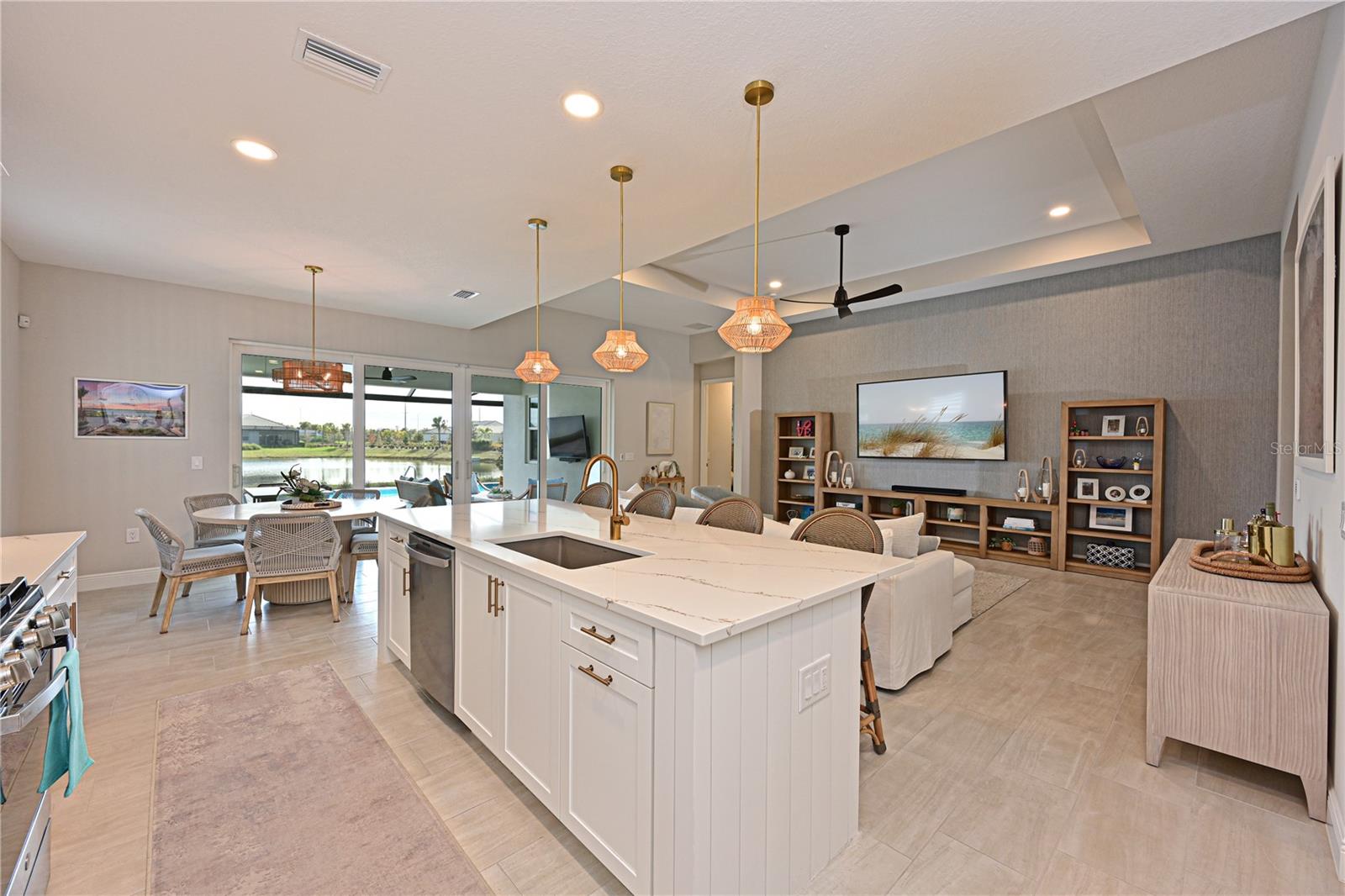 LAKEHOUSE COVE AT WATERSIDE - Residential