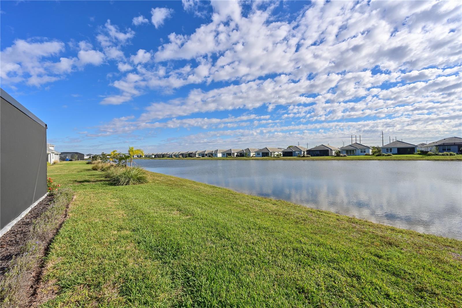 LAKEHOUSE COVE AT WATERSIDE - Residential