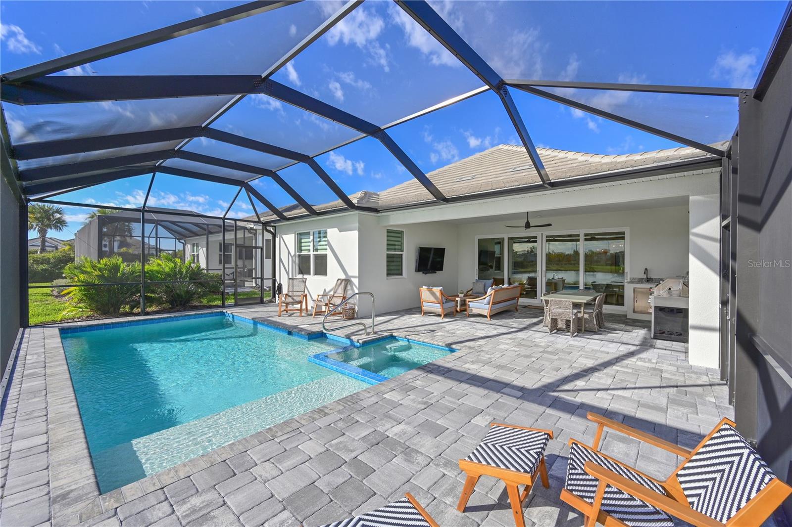 LAKEHOUSE COVE AT WATERSIDE - Residential