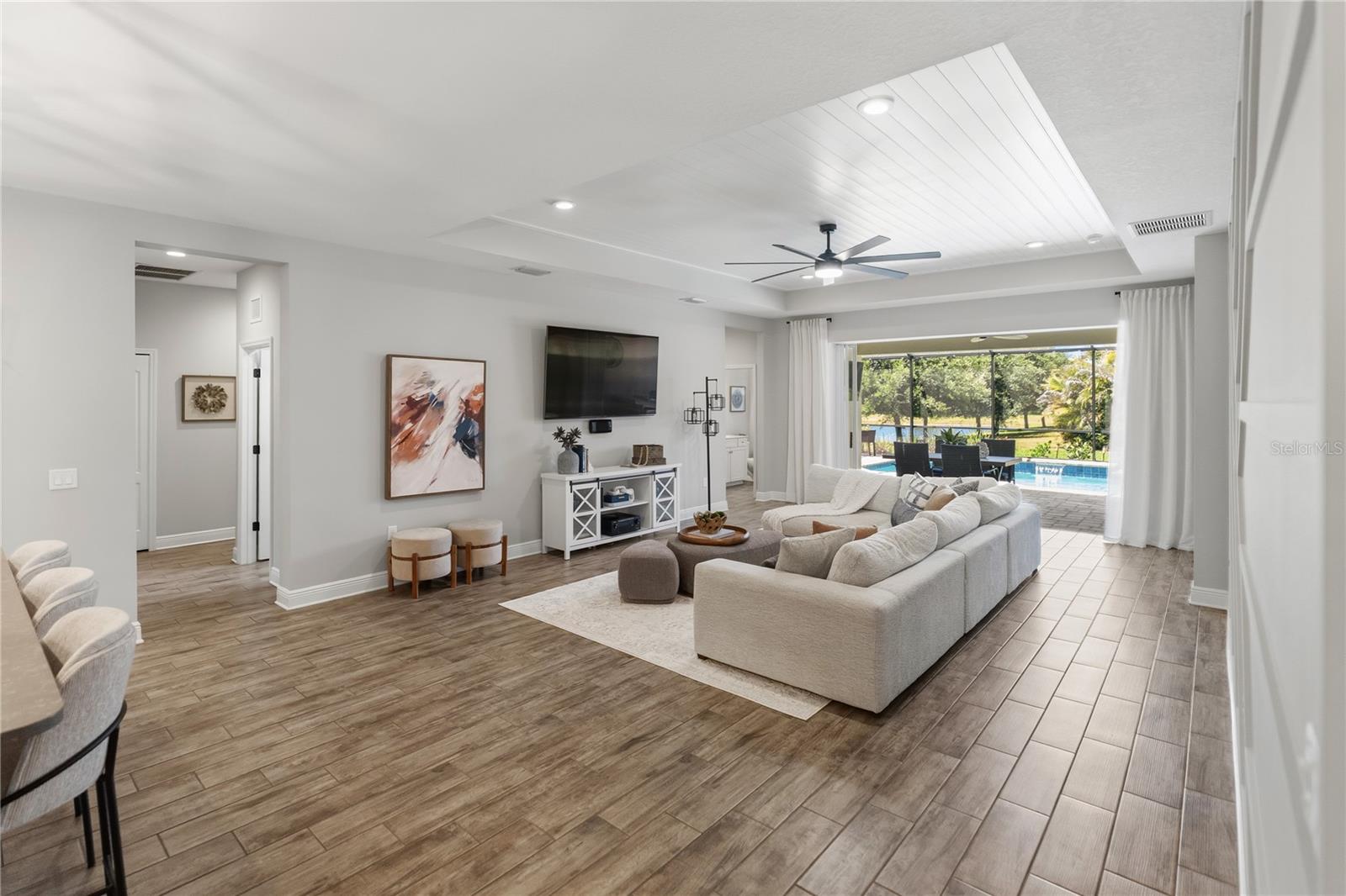 1215 THORNBURY DRIVE