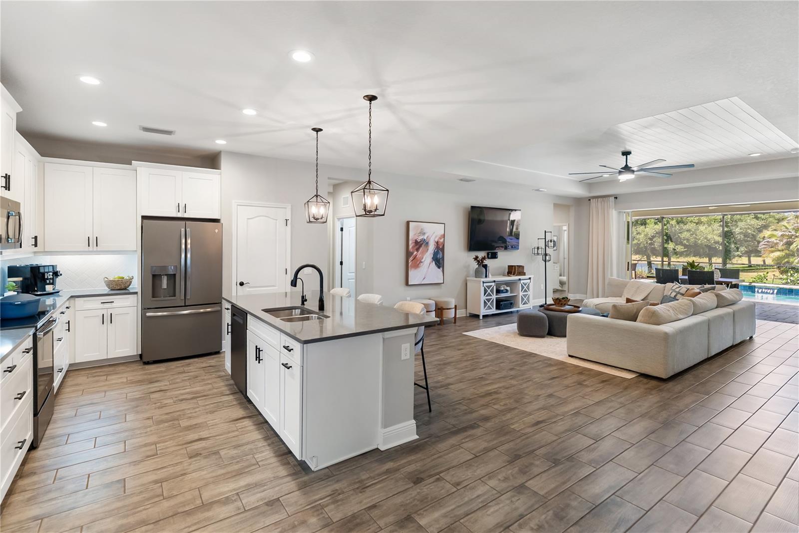 1215 THORNBURY DRIVE