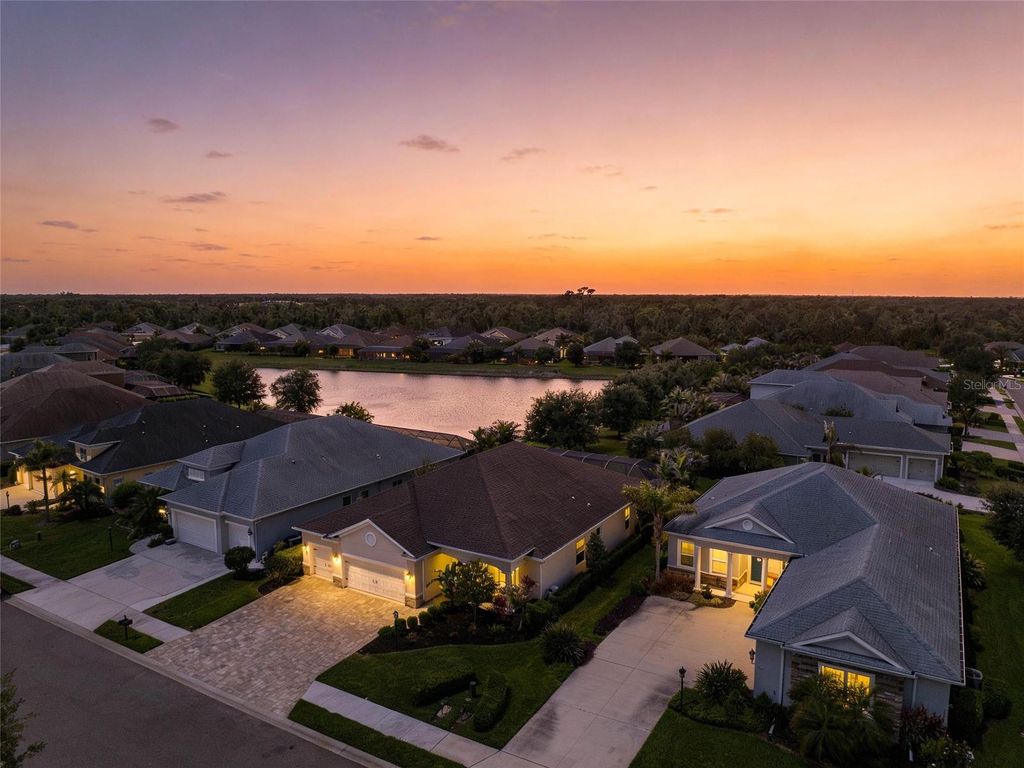 Photo of 1215 Thornbury Drive, Parrish, FL 34219 (MLS # A4690867)