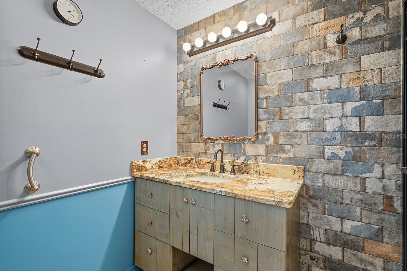 PINE GROVE - Residential