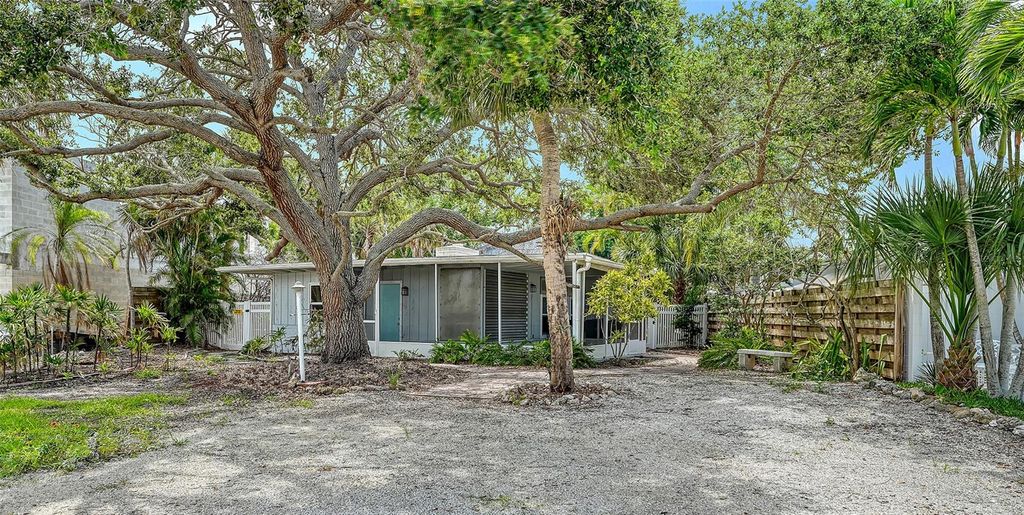 Photo of 5531 Calle Del Verano, Sarasota, FL 34242 (MLS # A4656709)