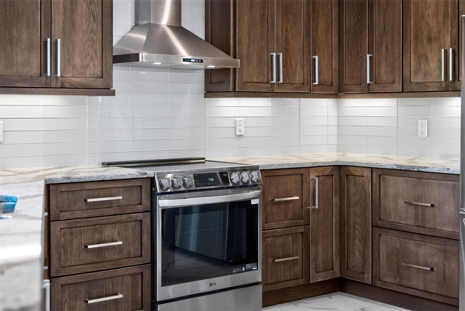 COUNTRY CLUB SHORES - Residential