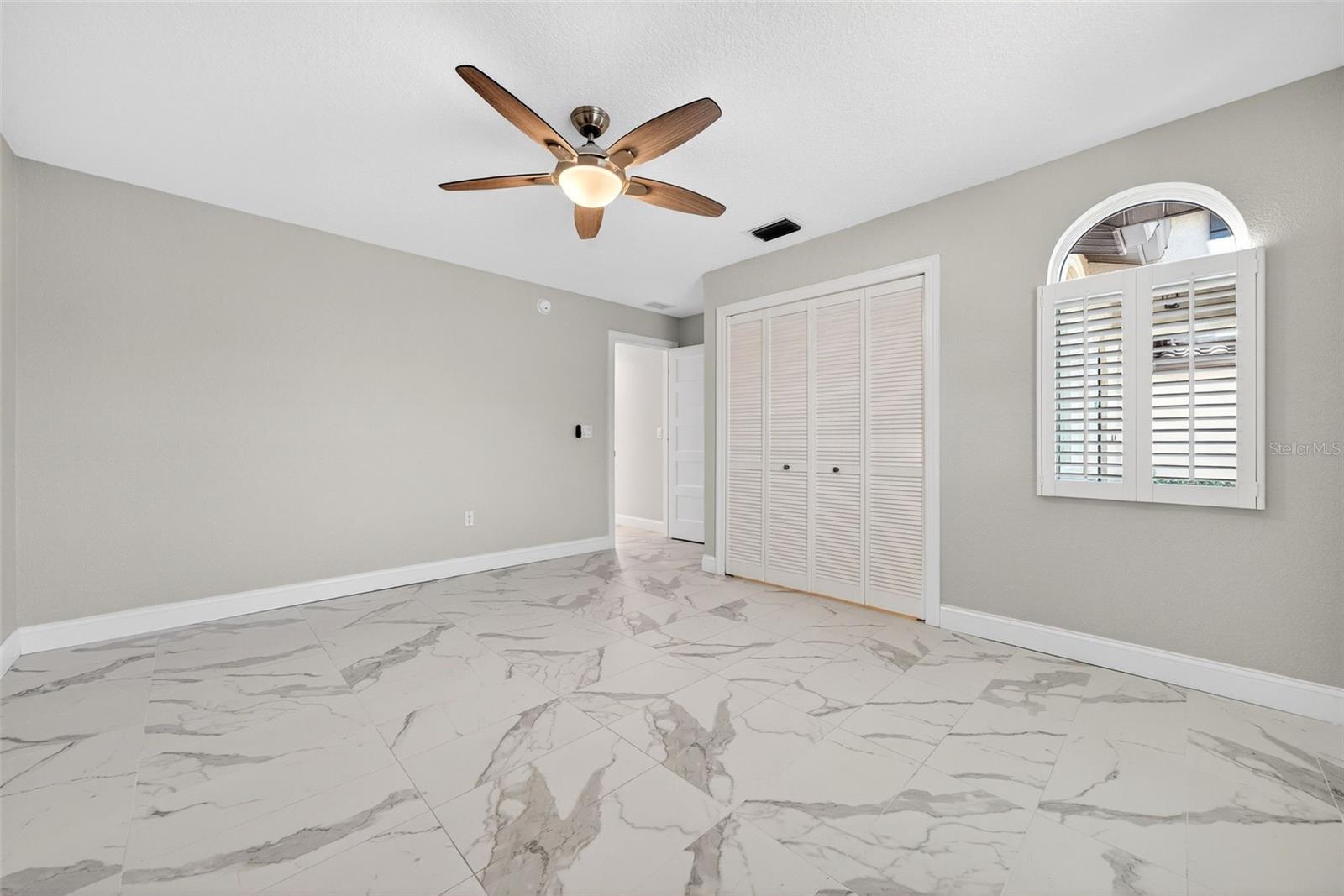 COUNTRY CLUB SHORES - Residential