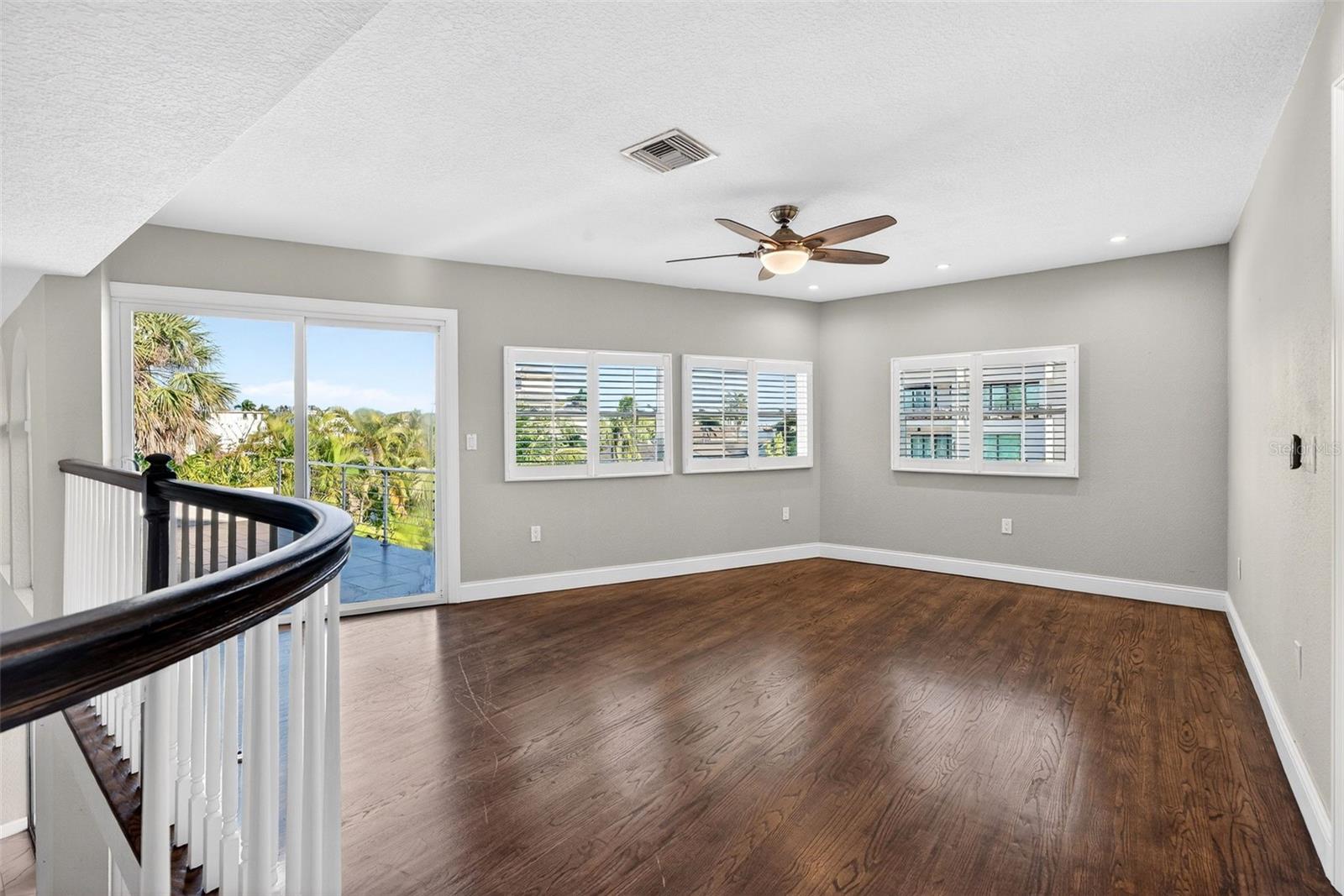 COUNTRY CLUB SHORES - Residential