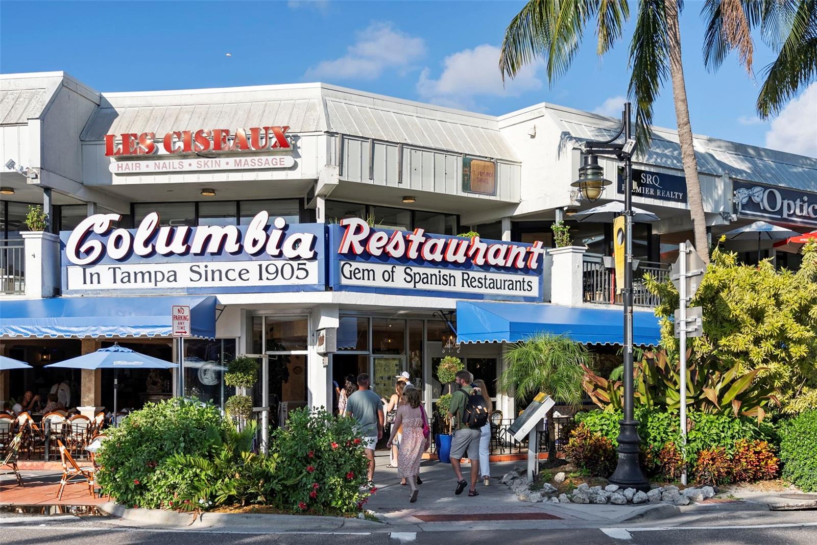 COUNTRY CLUB SHORES - Residential