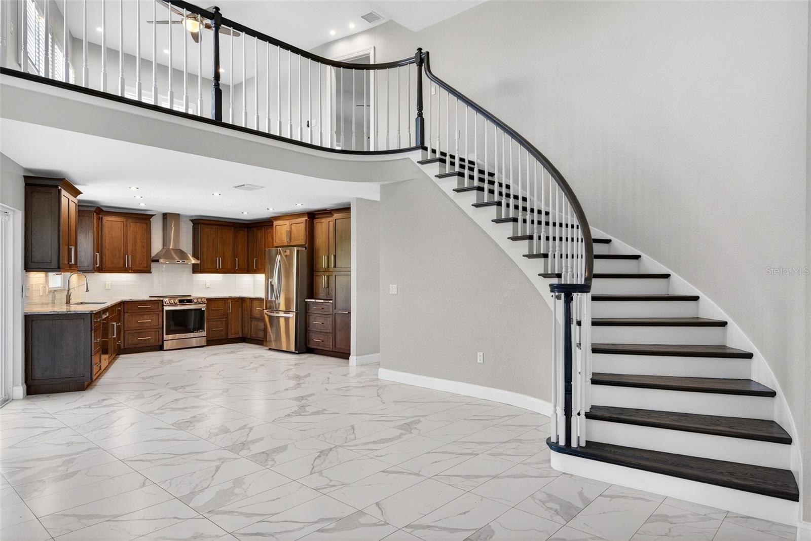 COUNTRY CLUB SHORES - Residential