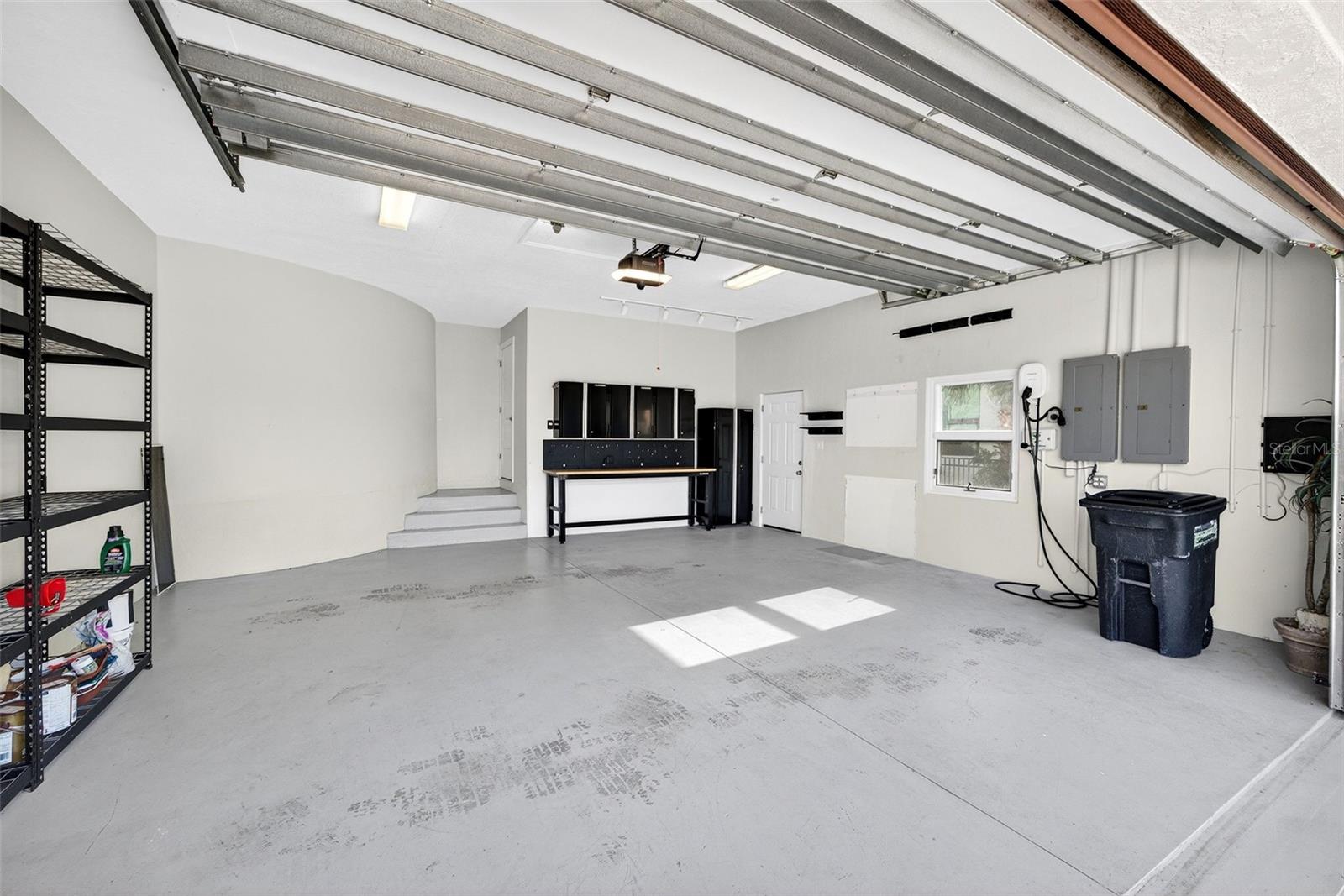 COUNTRY CLUB SHORES - Residential