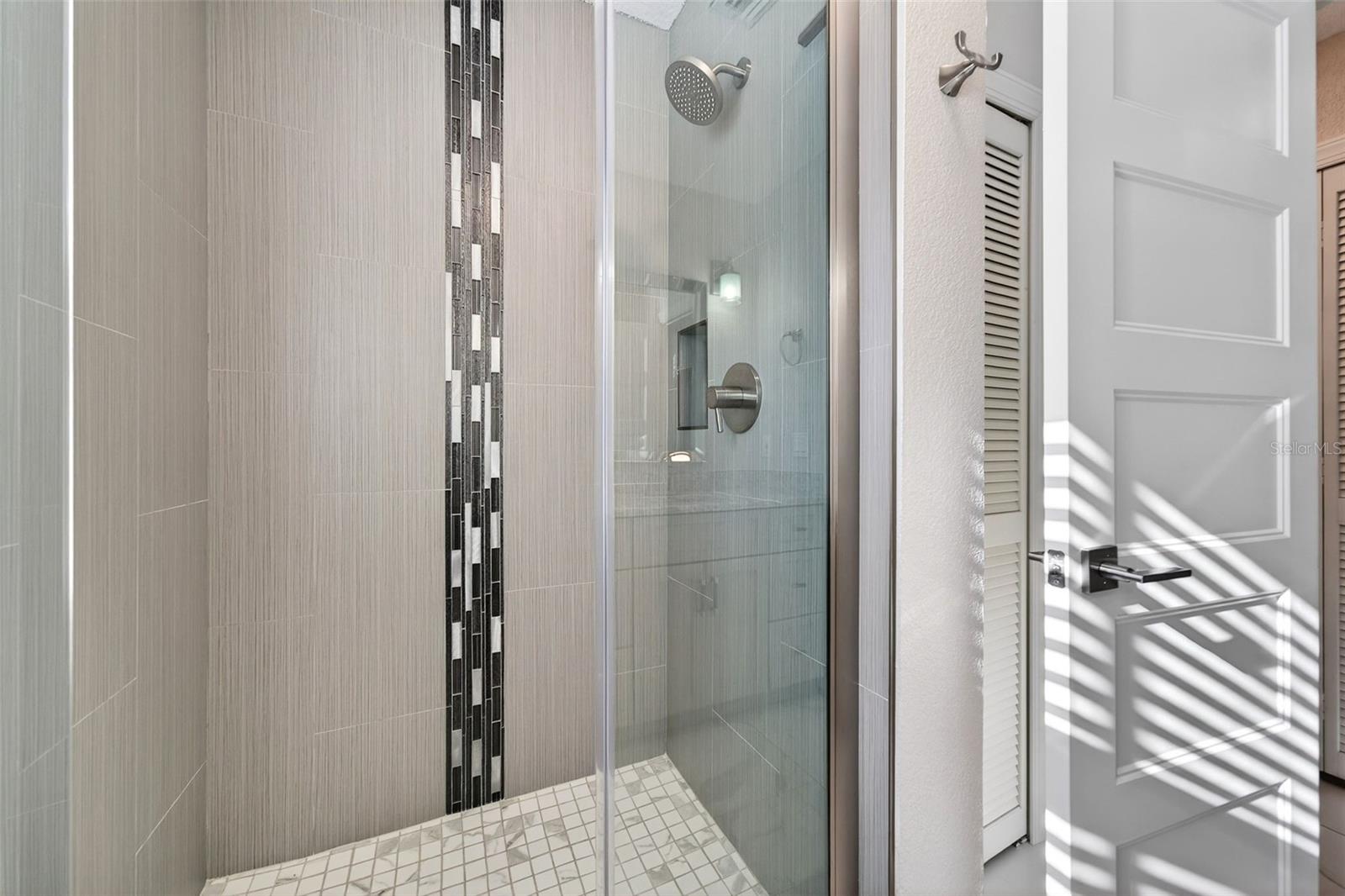 COUNTRY CLUB SHORES - Residential