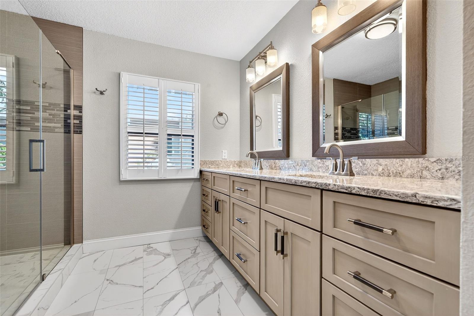 COUNTRY CLUB SHORES - Residential