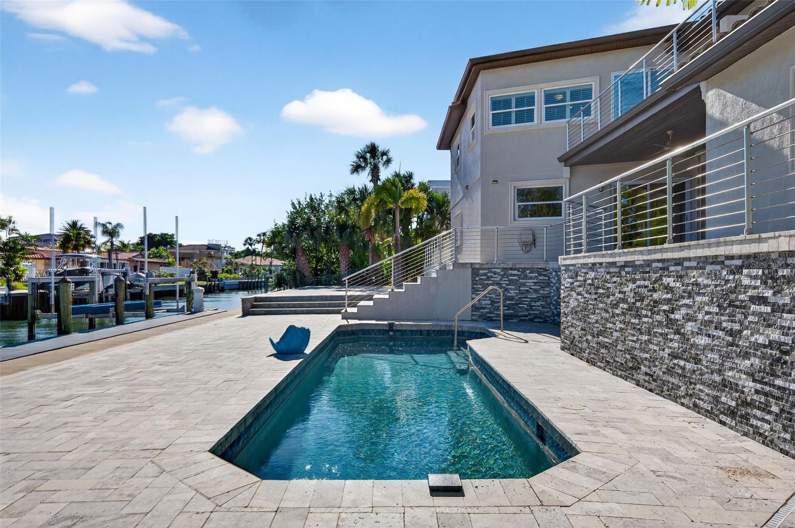 COUNTRY CLUB SHORES - Residential