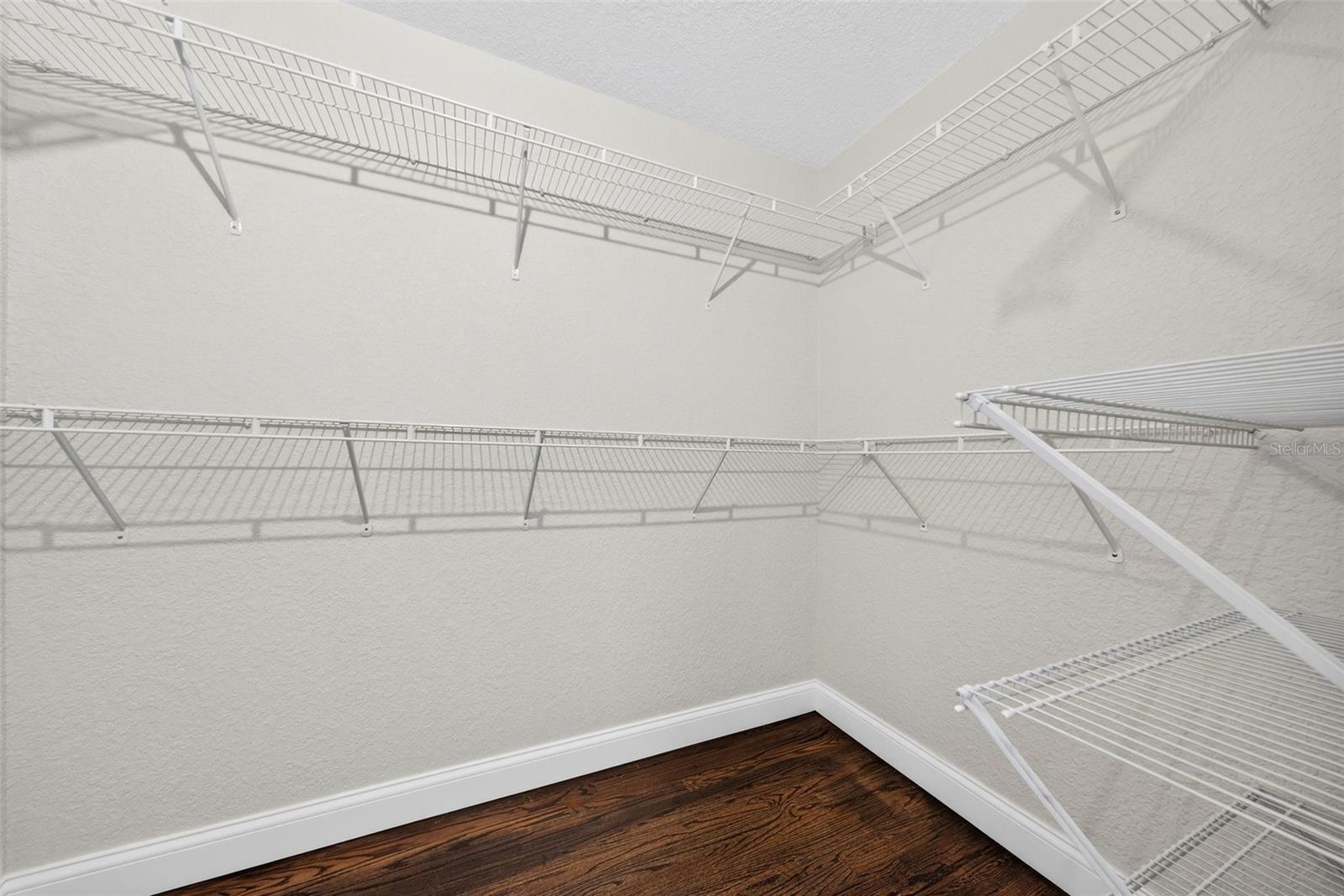 COUNTRY CLUB SHORES - Residential