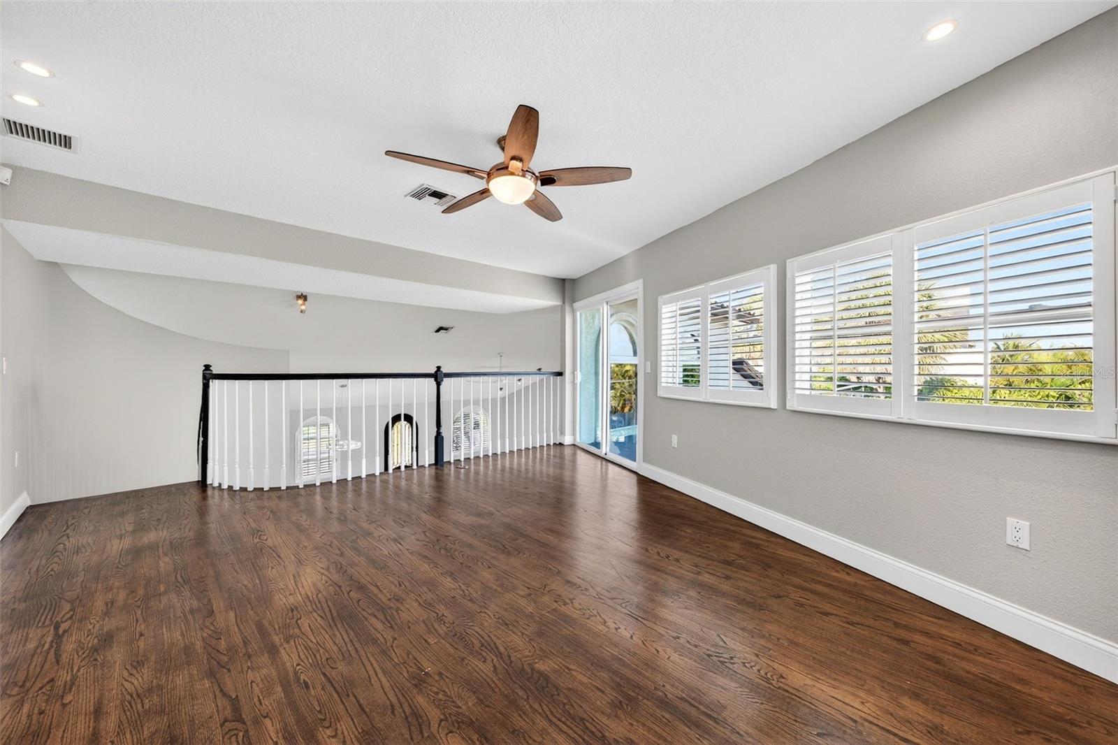 COUNTRY CLUB SHORES - Residential