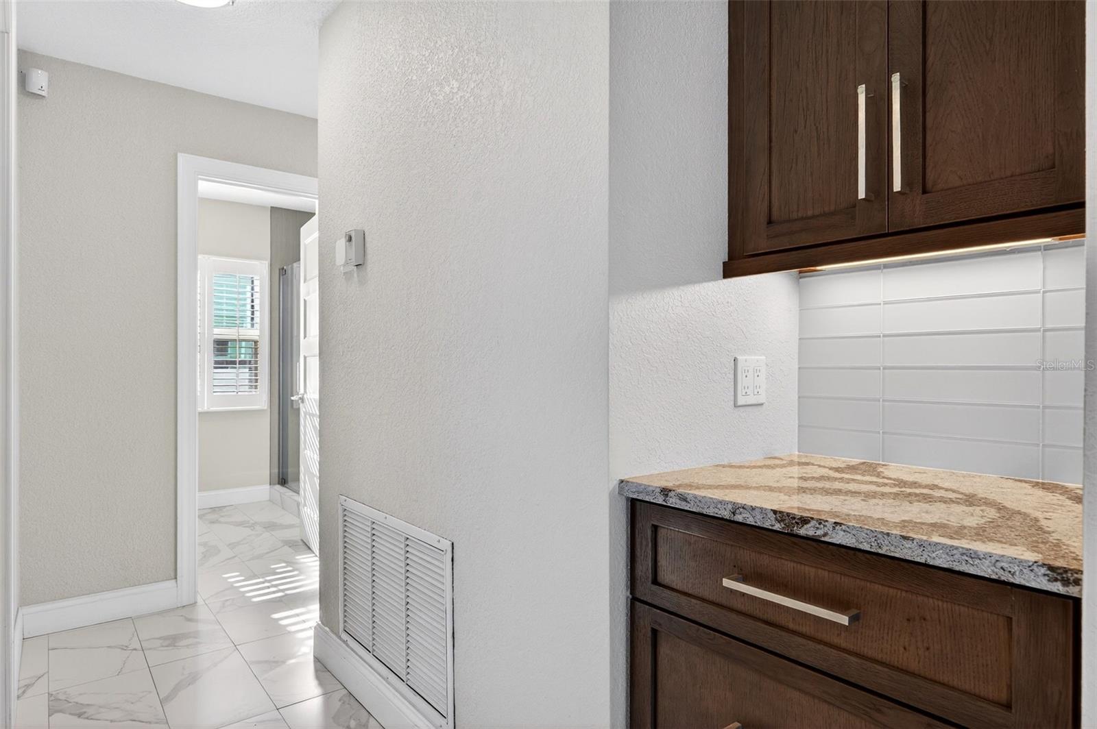 COUNTRY CLUB SHORES - Residential