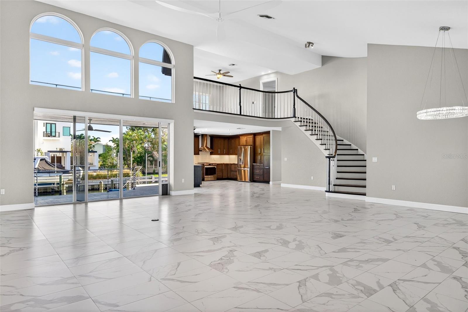 COUNTRY CLUB SHORES - Residential