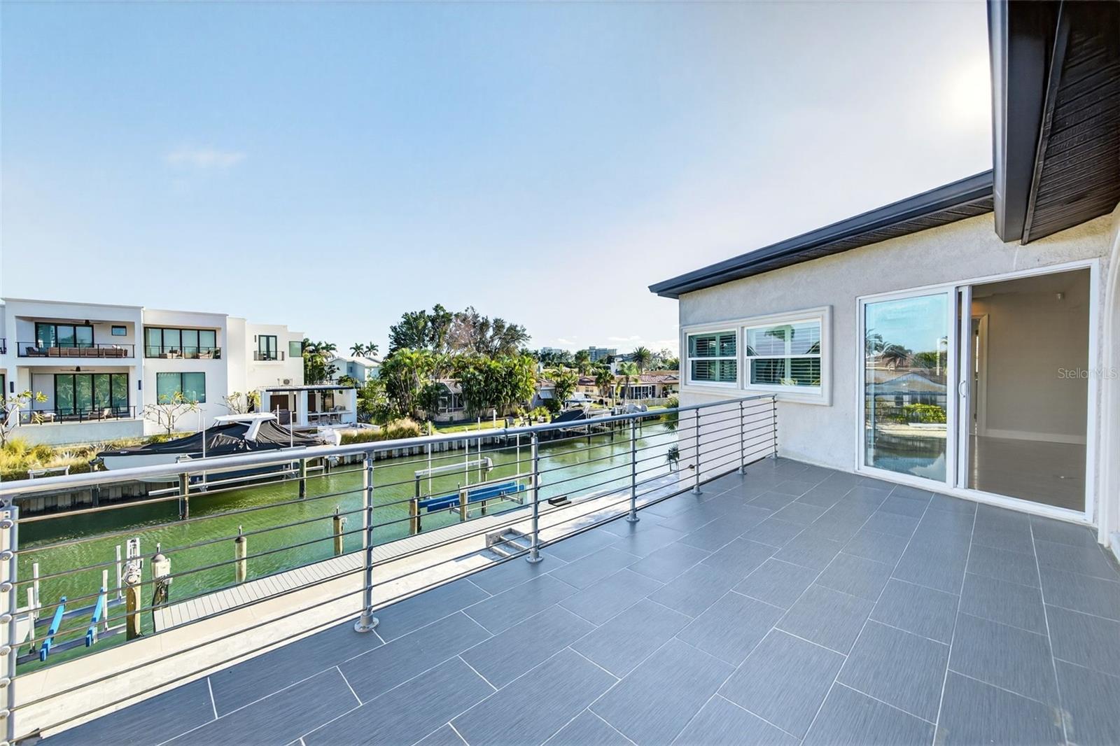 COUNTRY CLUB SHORES - Residential