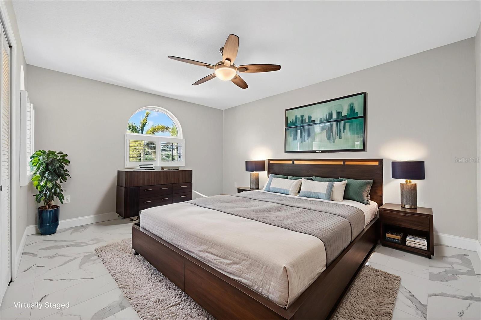 COUNTRY CLUB SHORES - Residential