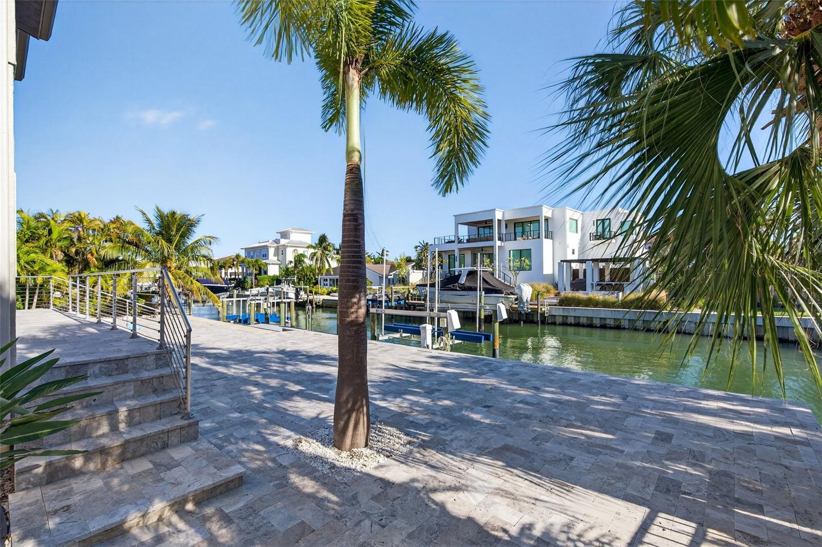 COUNTRY CLUB SHORES - Residential