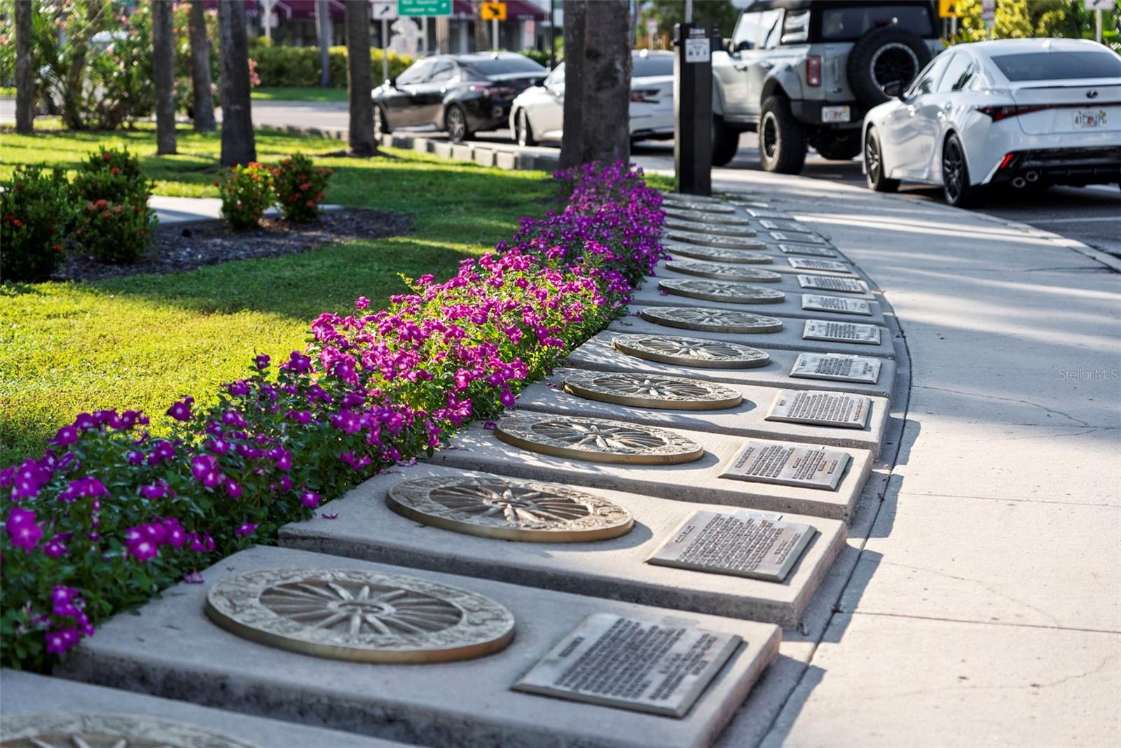 COUNTRY CLUB SHORES - Residential