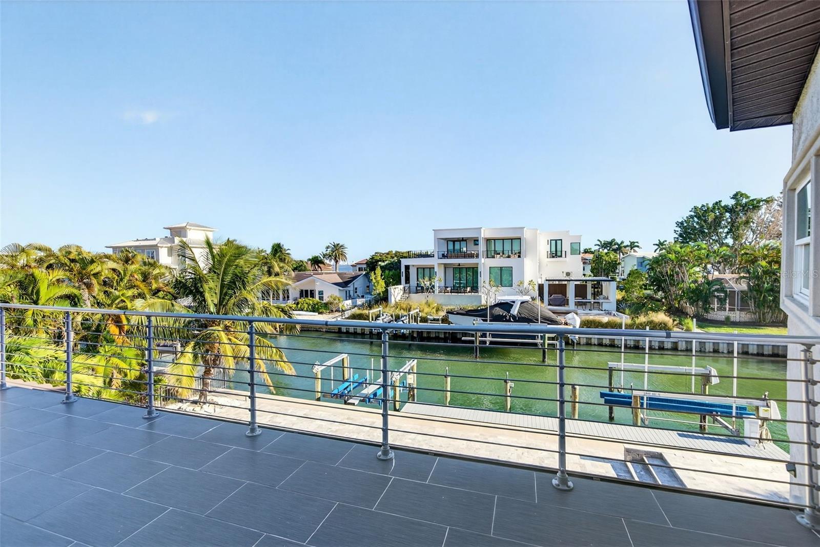 COUNTRY CLUB SHORES - Residential